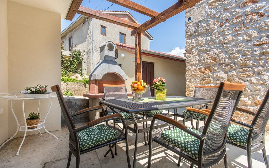Apartman Bonaca Vrbnik Exteriér fotografie
